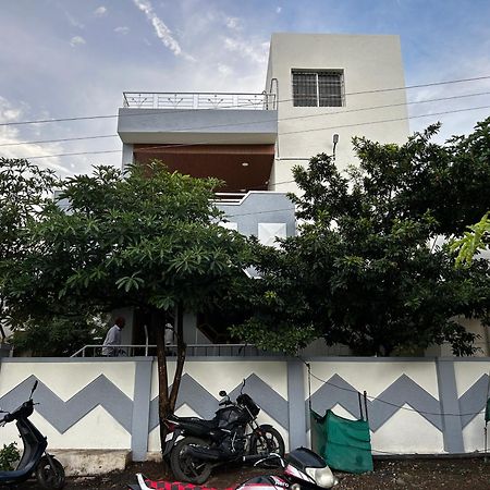 Vatavriksha Guest House,Akkalkot Akalkot Exteriör bild