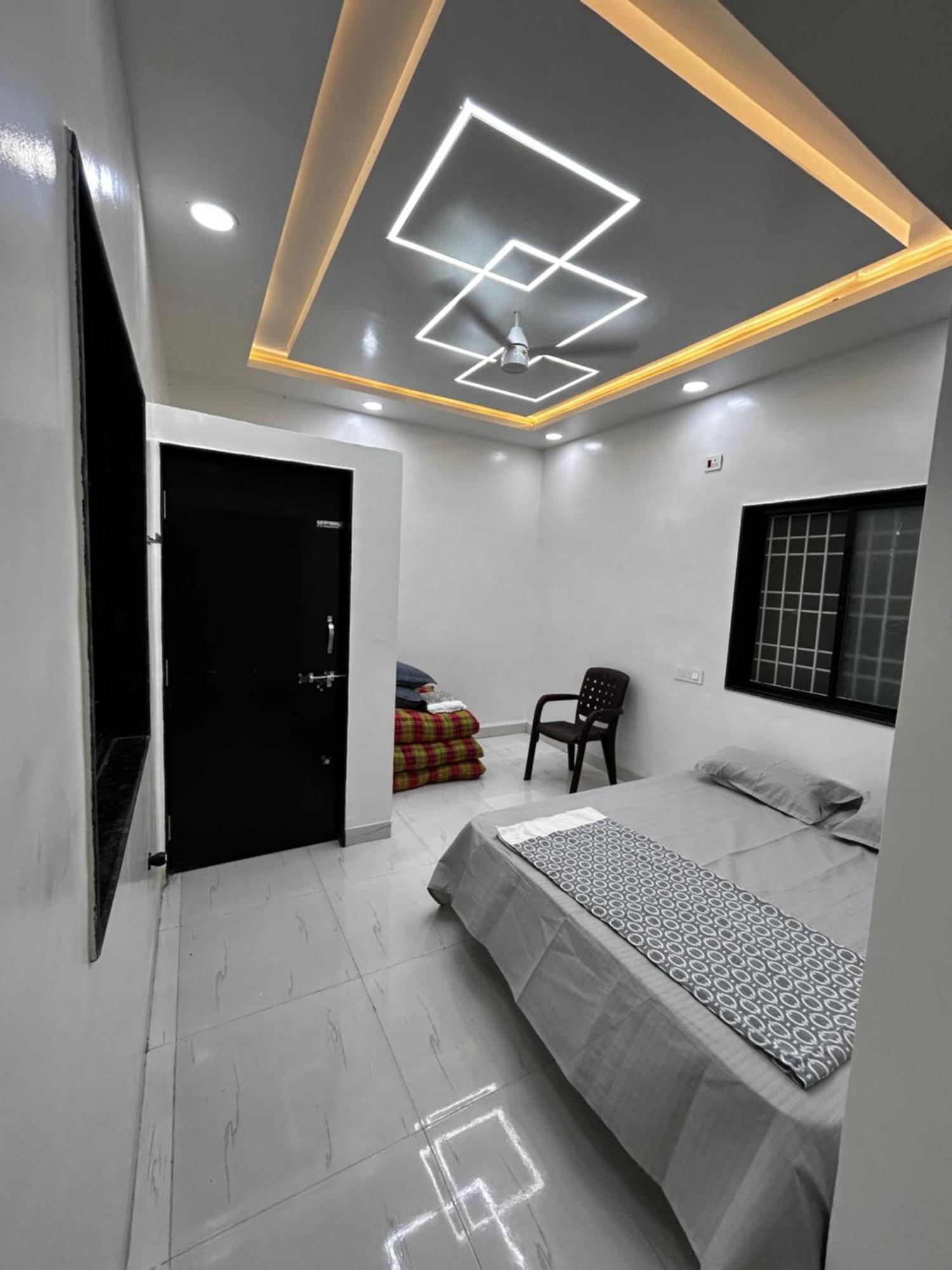 Vatavriksha Guest House,Akkalkot Akalkot Exteriör bild