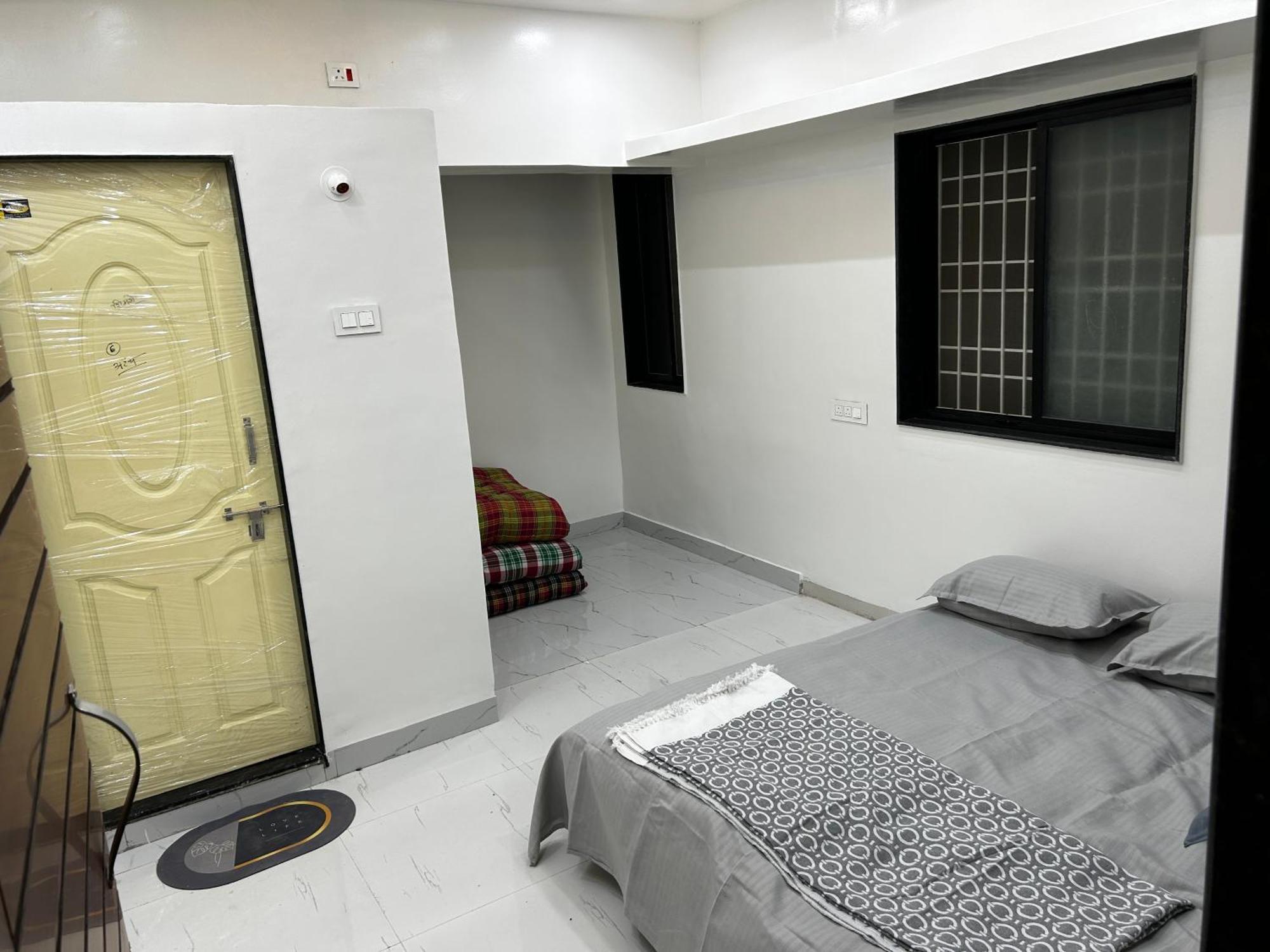 Vatavriksha Guest House,Akkalkot Akalkot Exteriör bild