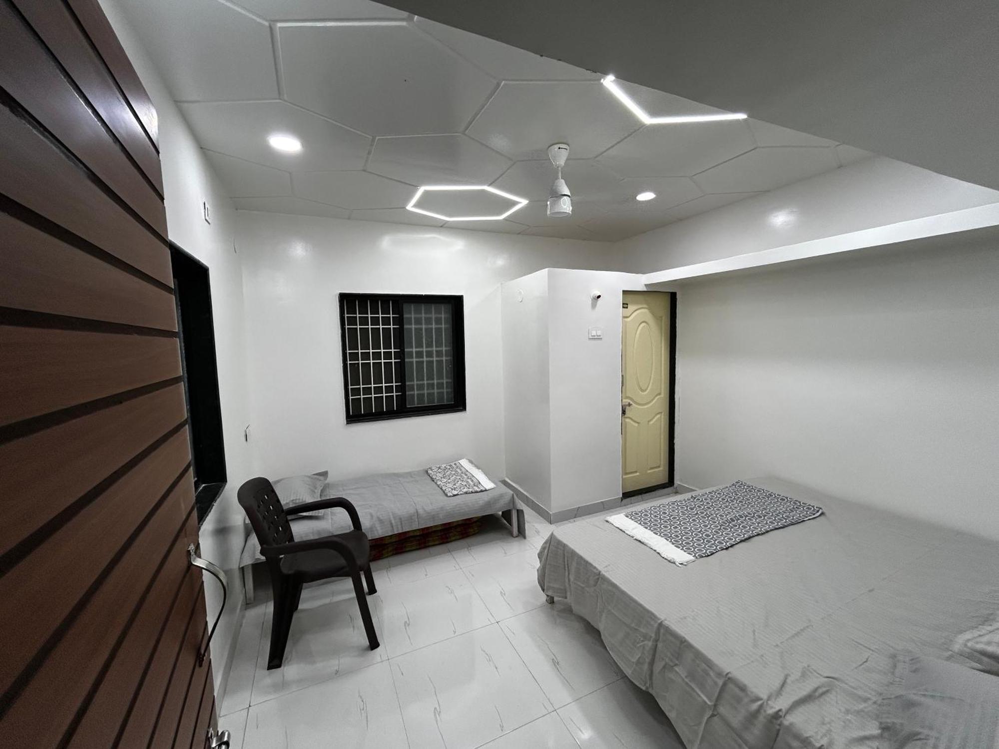 Vatavriksha Guest House,Akkalkot Akalkot Exteriör bild