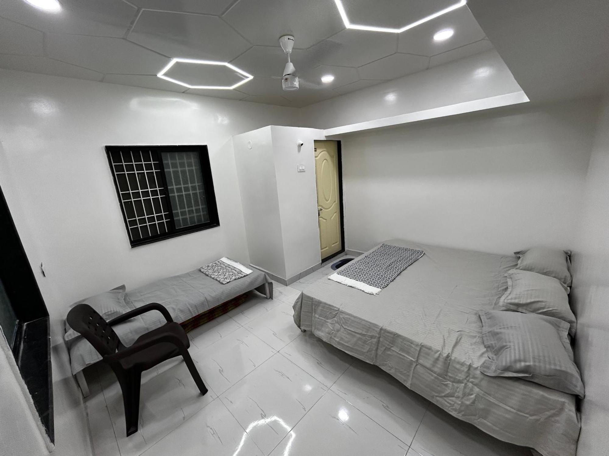 Vatavriksha Guest House,Akkalkot Akalkot Exteriör bild