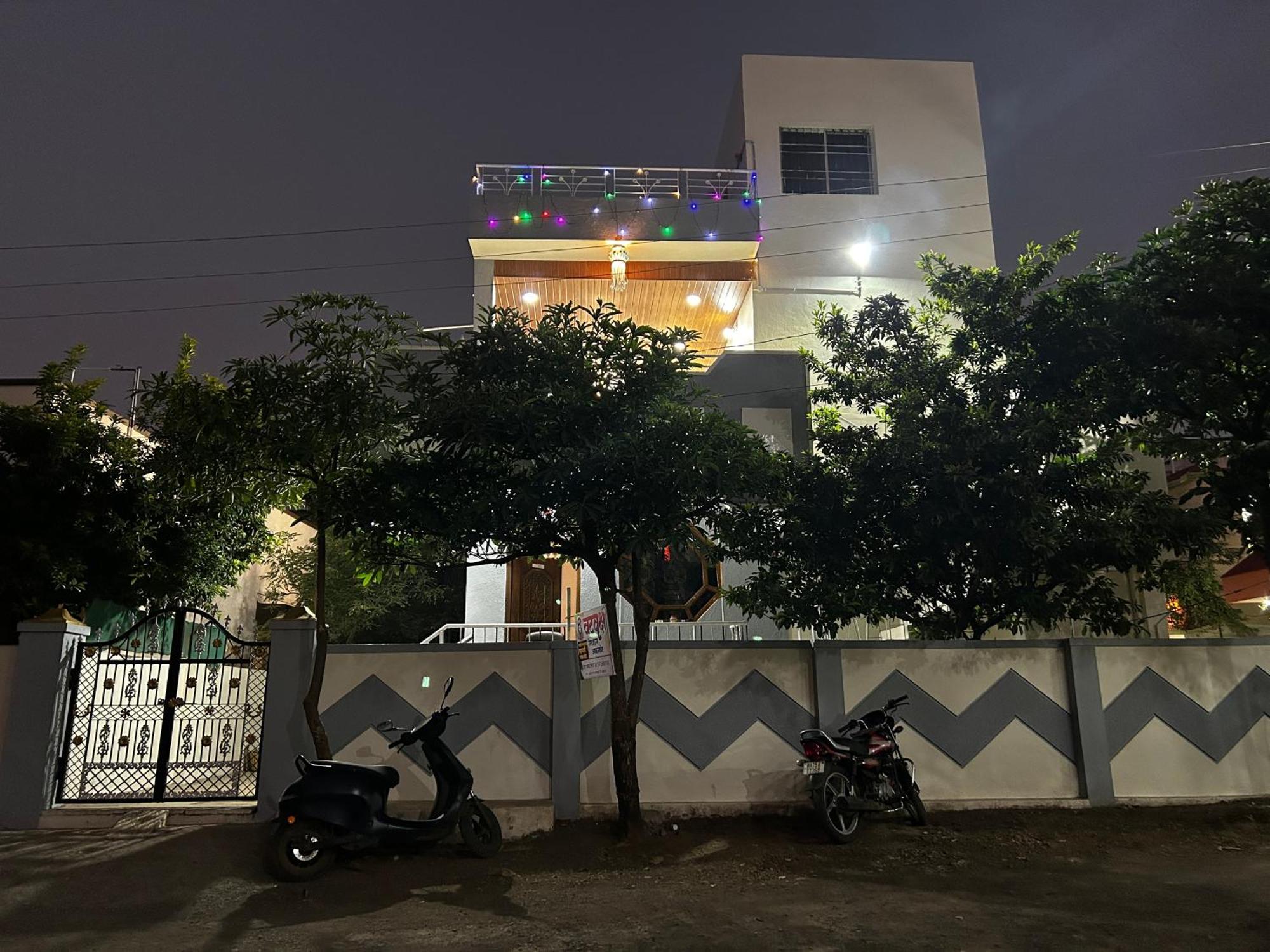 Vatavriksha Guest House,Akkalkot Akalkot Exteriör bild